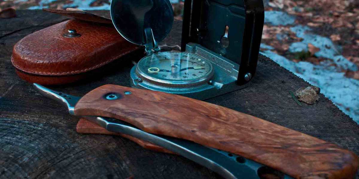 Messer-und-Kompass-gehören-in-jedes-EDC-Kit